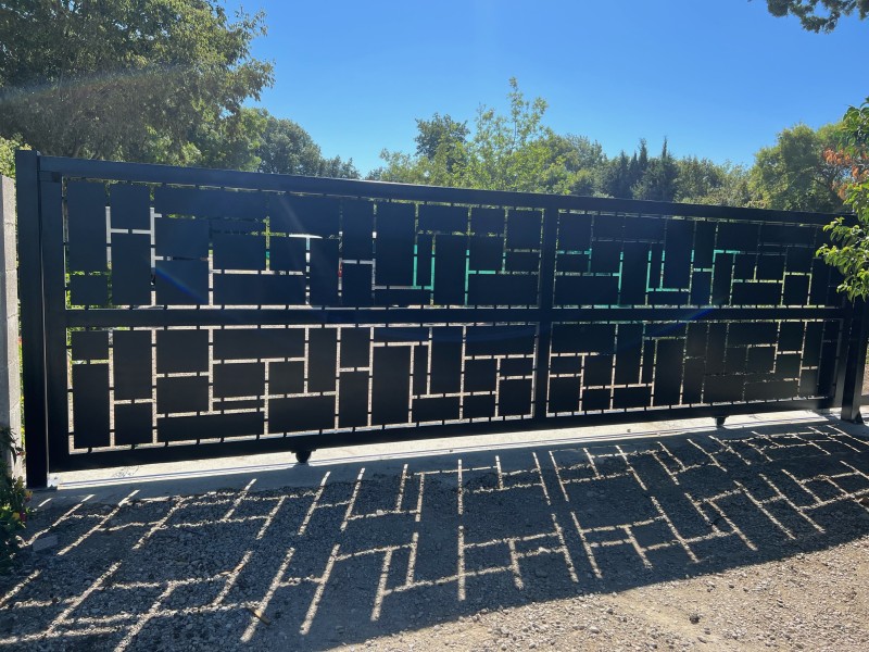 Portail avec motif découpé L5000 x H1800 mm