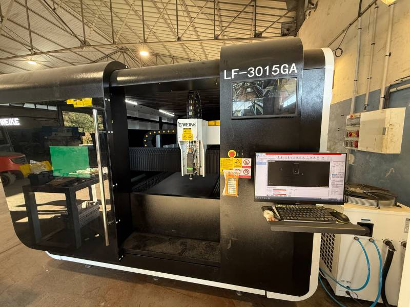 Machine de découpe laser pour tôle acier, inox et aluminium pour réalisation de tous vos projets sur mesure dans notre atelier à Grans près de Salon de Provence