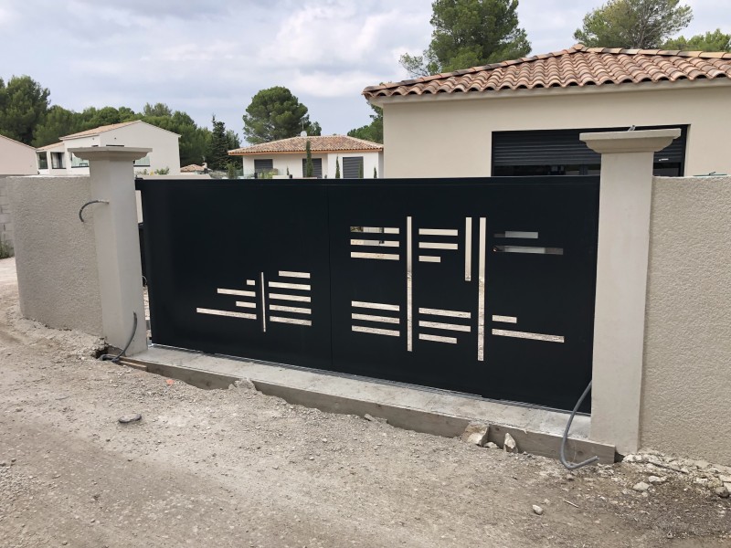 Portail avec motifs découpés L4000 x H1800 mm